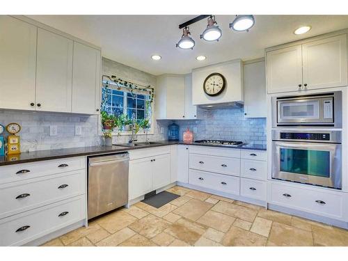 31055 Elbow River Drive, Rural Rocky View County, AB - Indoor Photo Showing Kitchen With Stainless Steel Kitchen