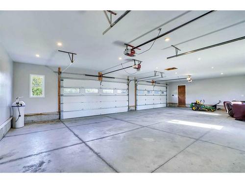 31055 Elbow River Drive, Rural Rocky View County, AB - Indoor Photo Showing Garage