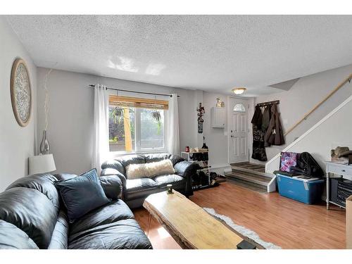 113-3809 45 Street Sw, Calgary, AB - Indoor Photo Showing Living Room