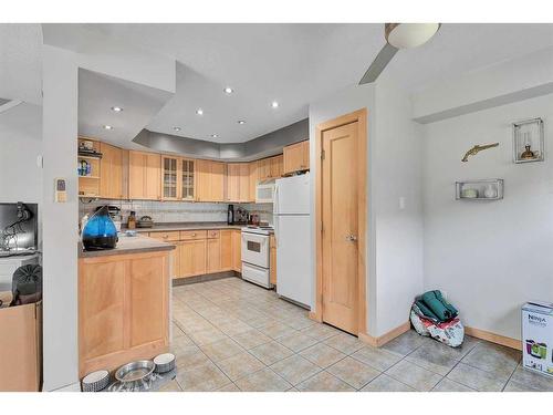 113-3809 45 Street Sw, Calgary, AB - Indoor Photo Showing Kitchen