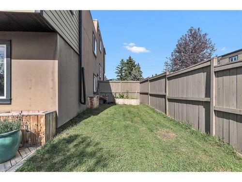 113-3809 45 Street Sw, Calgary, AB - Outdoor