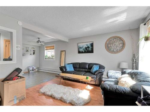 113-3809 45 Street Sw, Calgary, AB - Indoor Photo Showing Living Room