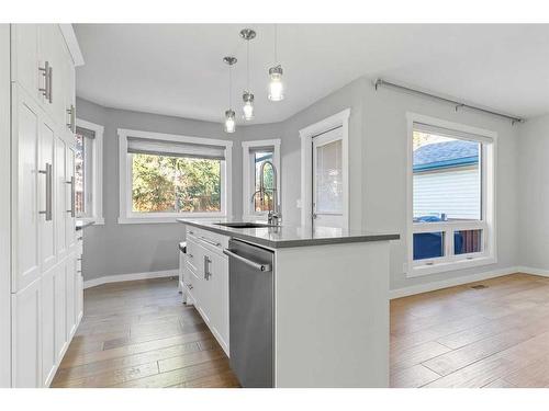 50 Shawbrooke Crescent Sw, Calgary, AB - Indoor Photo Showing Kitchen