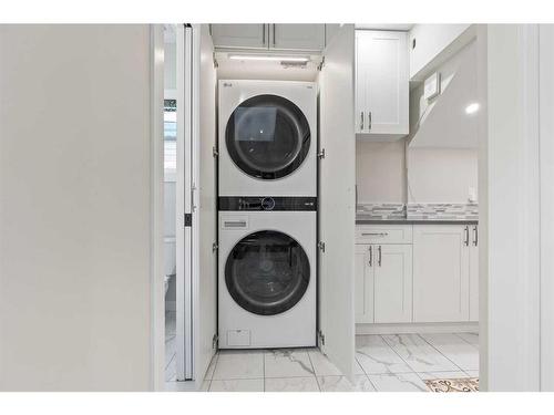 50 Shawbrooke Crescent Sw, Calgary, AB - Indoor Photo Showing Laundry Room