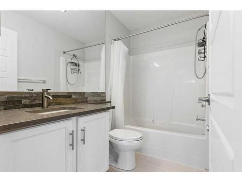 50 Shawbrooke Crescent Sw, Calgary, AB - Indoor Photo Showing Bathroom