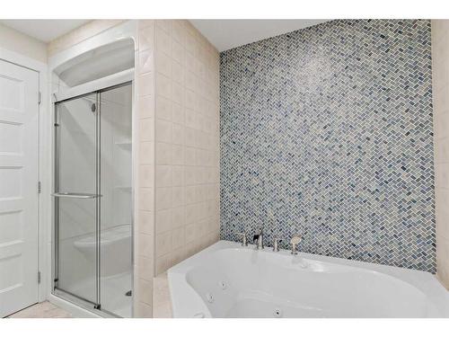 50 Shawbrooke Crescent Sw, Calgary, AB - Indoor Photo Showing Bathroom