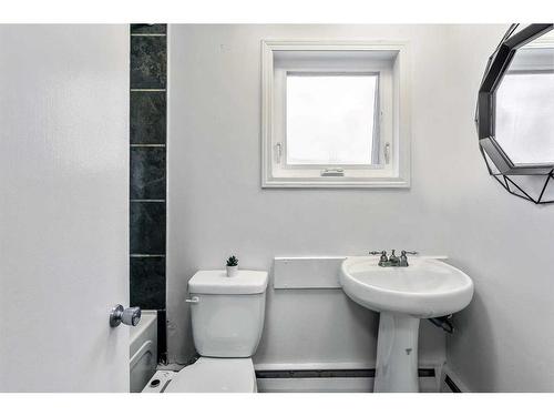 138-6919 Elbow Drive Sw, Calgary, AB - Indoor Photo Showing Bathroom