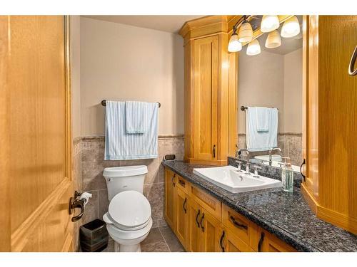 244 Country Hills Court Nw, Calgary, AB - Indoor Photo Showing Bathroom