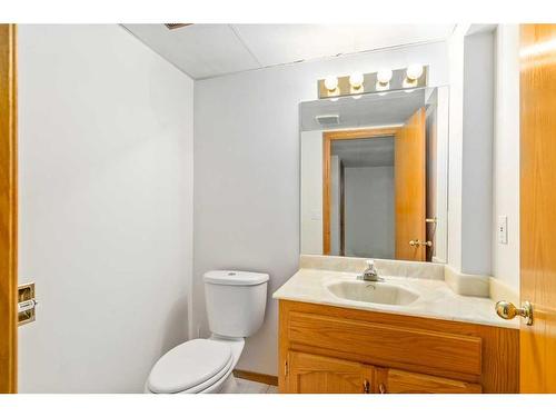 244 Country Hills Court Nw, Calgary, AB - Indoor Photo Showing Bathroom