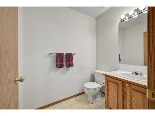 45 Somervale Point Sw, Calgary, AB - Indoor Photo Showing Bathroom