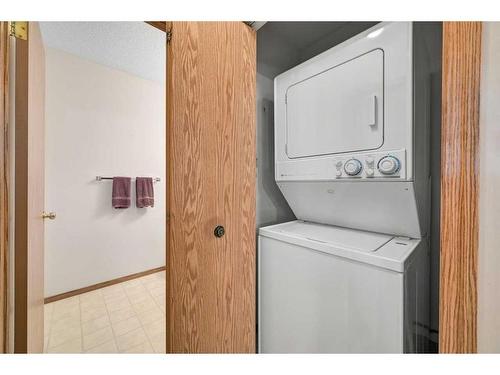 45 Somervale Point Sw, Calgary, AB - Indoor Photo Showing Laundry Room