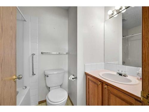 45 Somervale Point Sw, Calgary, AB - Indoor Photo Showing Bathroom