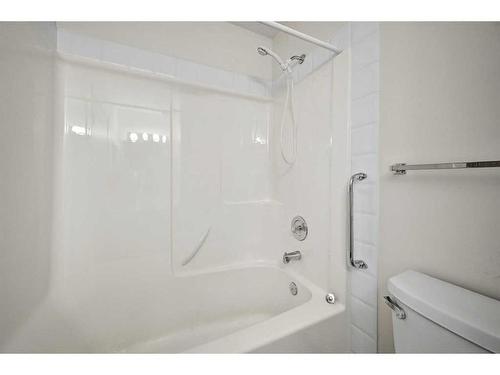 45 Somervale Point Sw, Calgary, AB - Indoor Photo Showing Bathroom