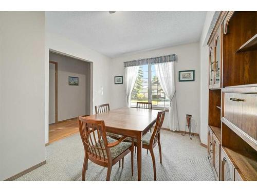 45 Somervale Point Sw, Calgary, AB - Indoor Photo Showing Dining Room