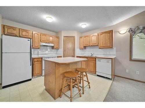 45 Somervale Point Sw, Calgary, AB - Indoor Photo Showing Kitchen With Double Sink