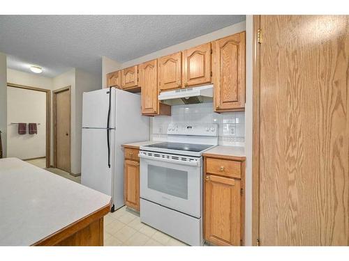 45 Somervale Point Sw, Calgary, AB - Indoor Photo Showing Kitchen