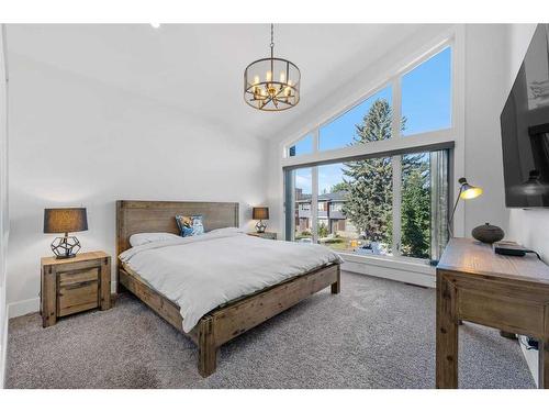 724 36 Street Nw, Calgary, AB - Indoor Photo Showing Bedroom