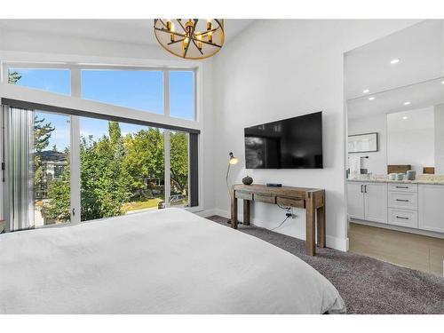 724 36 Street Nw, Calgary, AB - Indoor Photo Showing Bedroom