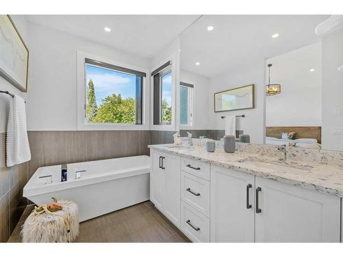 724 36 Street Nw, Calgary, AB - Indoor Photo Showing Bathroom