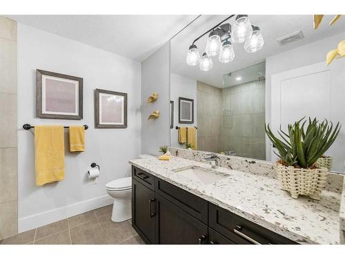 724 36 Street Nw, Calgary, AB - Indoor Photo Showing Bathroom