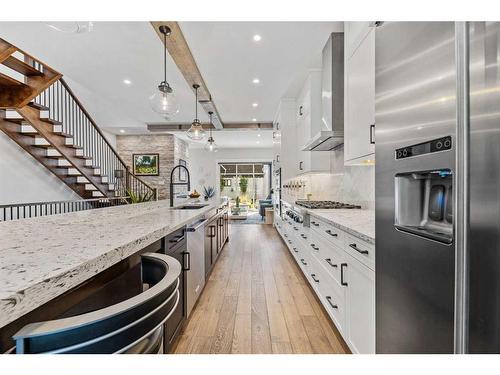 724 36 Street Nw, Calgary, AB - Indoor Photo Showing Kitchen With Upgraded Kitchen