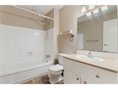 72-123 Queensland Drive Se, Calgary, AB - Indoor Photo Showing Bathroom