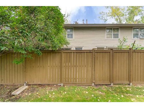 72-123 Queensland Drive Se, Calgary, AB - Outdoor