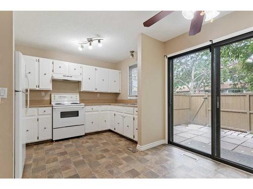 72-123 Queensland Drive Se, Calgary, AB - Indoor Photo Showing Kitchen