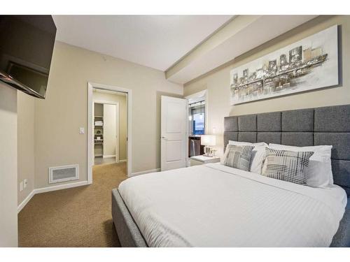 803-211 13 Avenue Se, Calgary, AB - Indoor Photo Showing Bedroom