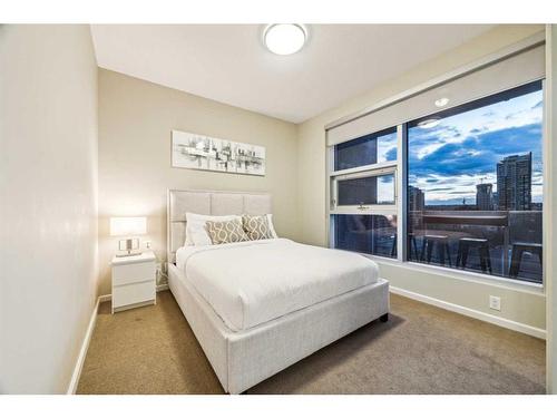 803-211 13 Avenue Se, Calgary, AB - Indoor Photo Showing Bedroom