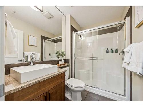 803-211 13 Avenue Se, Calgary, AB - Indoor Photo Showing Bathroom