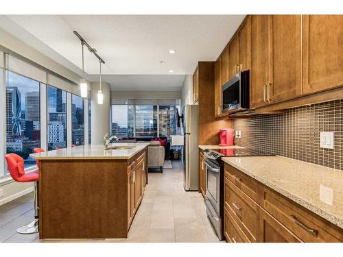 803-211 13 Avenue Se, Calgary, AB - Indoor Photo Showing Kitchen