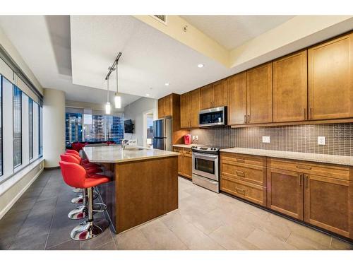 803-211 13 Avenue Se, Calgary, AB - Indoor Photo Showing Kitchen