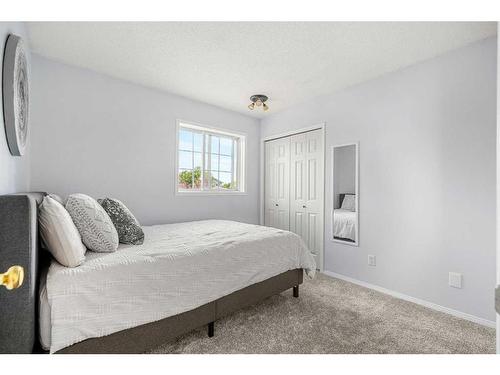 9137 21 Street Se, Calgary, AB - Indoor Photo Showing Bedroom