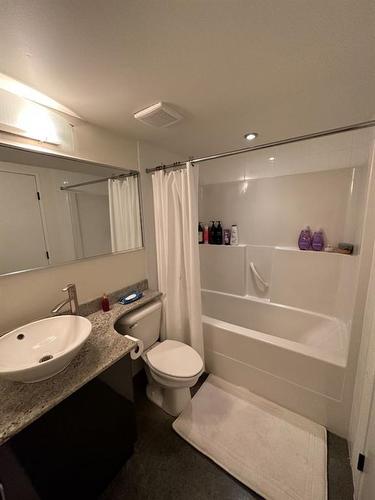 1802-188 15 Avenue Sw, Calgary, AB - Indoor Photo Showing Bathroom