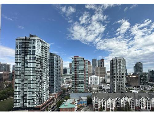 1802-188 15 Avenue Sw, Calgary, AB - Outdoor With Facade