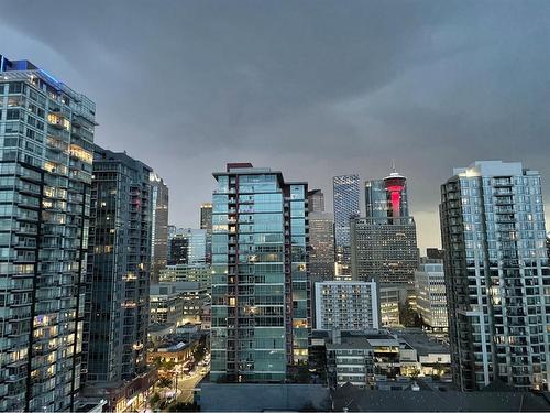 1802-188 15 Avenue Sw, Calgary, AB - Outdoor With Facade