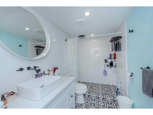 52 Martinridge Way Ne, Calgary, AB - Indoor Photo Showing Bathroom