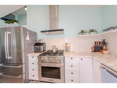 52 Martinridge Way Ne, Calgary, AB - Indoor Photo Showing Kitchen