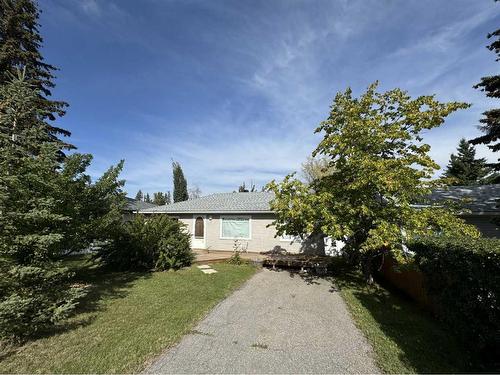 8928 34 Avenue Nw, Calgary, AB - Outdoor