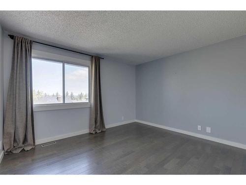 243 Berwick Drive Nw, Calgary, AB - Indoor Photo Showing Other Room