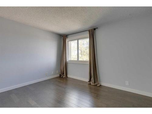 243 Berwick Drive Nw, Calgary, AB - Indoor Photo Showing Other Room