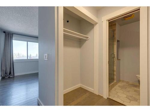 243 Berwick Drive Nw, Calgary, AB - Indoor