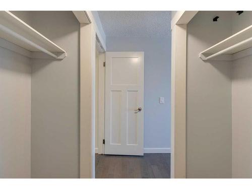 243 Berwick Drive Nw, Calgary, AB - Indoor Photo Showing Other Room