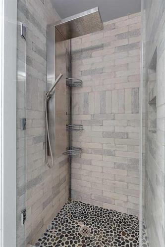 243 Berwick Drive Nw, Calgary, AB - Indoor Photo Showing Bathroom