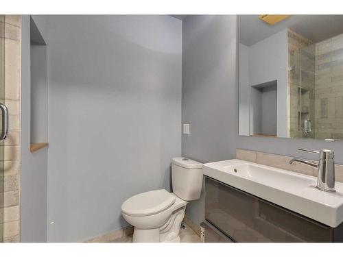 243 Berwick Drive Nw, Calgary, AB - Indoor Photo Showing Bathroom