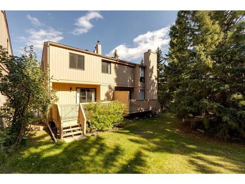 243 Berwick Drive Nw, Calgary, AB - Outdoor