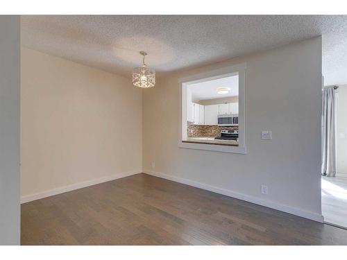 243 Berwick Drive Nw, Calgary, AB - Indoor Photo Showing Other Room