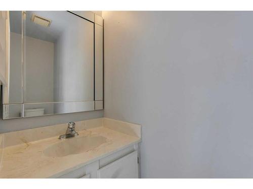 243 Berwick Drive Nw, Calgary, AB - Indoor Photo Showing Bathroom