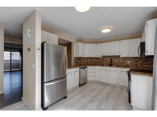 243 Berwick Drive Nw, Calgary, AB - Indoor Photo Showing Kitchen